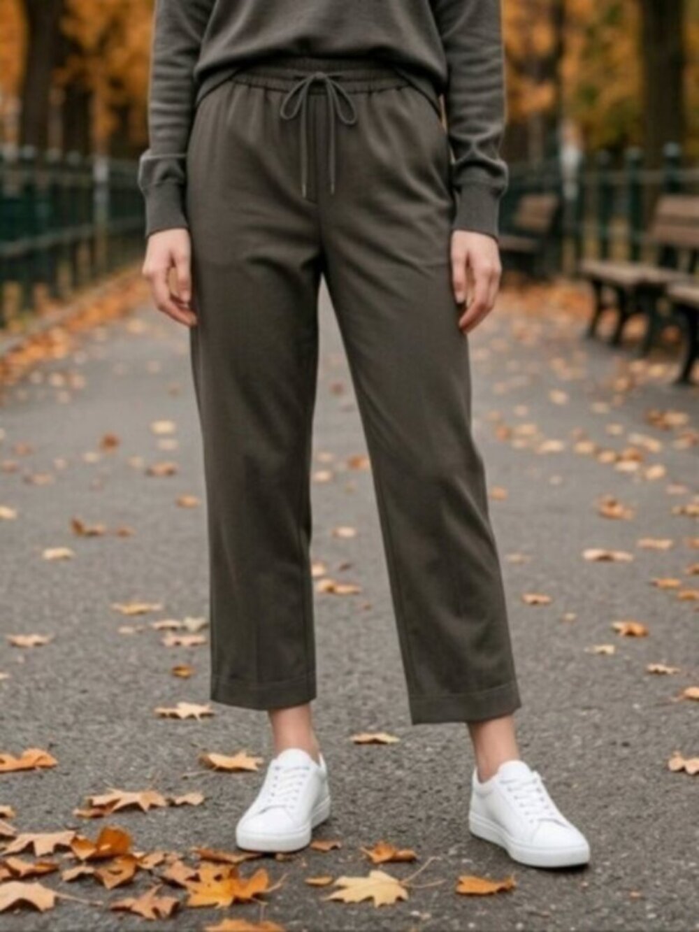 Lululemon SZ S Stretch Nylon Gray Pull On Athleisure Relaxed Crop Pants-Pockets